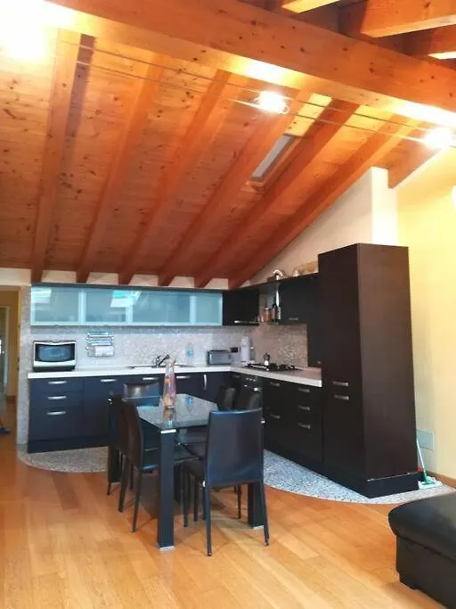 La Corte House 萨罗 公寓